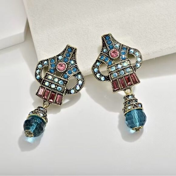 🩵 NEW Elegant Vintage Style Blue and Pink Beaded Crystal Earrings 🩵 - Picture 3 of 6